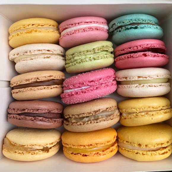 Hi, I’m Kate. Thanks for stopping by my closet! - Picture 2 of 2